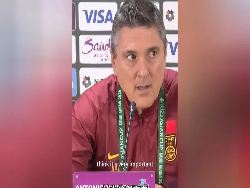 记者：国足抽调9人让安东尼奥无人可用 主力和替补差距就是这么大